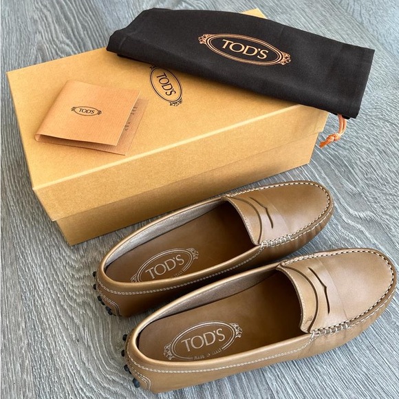Tod’s Gommino Driving Loafers - like new - Picture 7 of 11